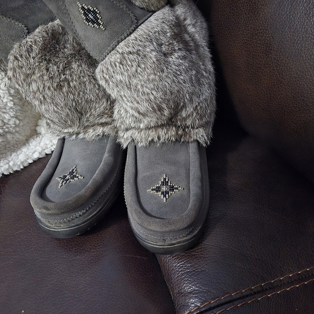 Grey Manitobah Mukluks Size 6 - Picture 5 of 9